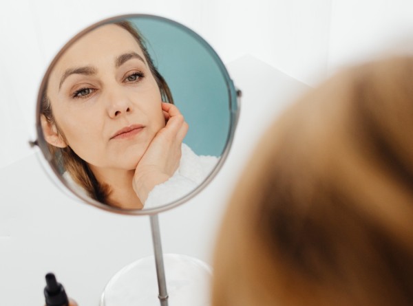 O Espelho Mente: Como a Assimetria Facial Afeta Sua Autoimagem
